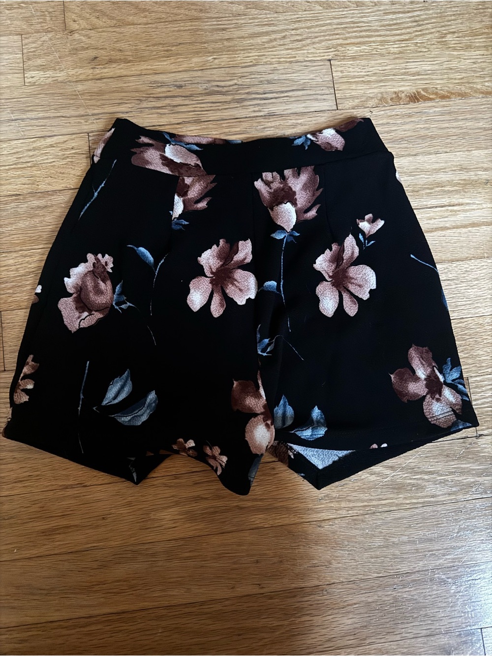 Soprano Black High-Waist Floral Shorts